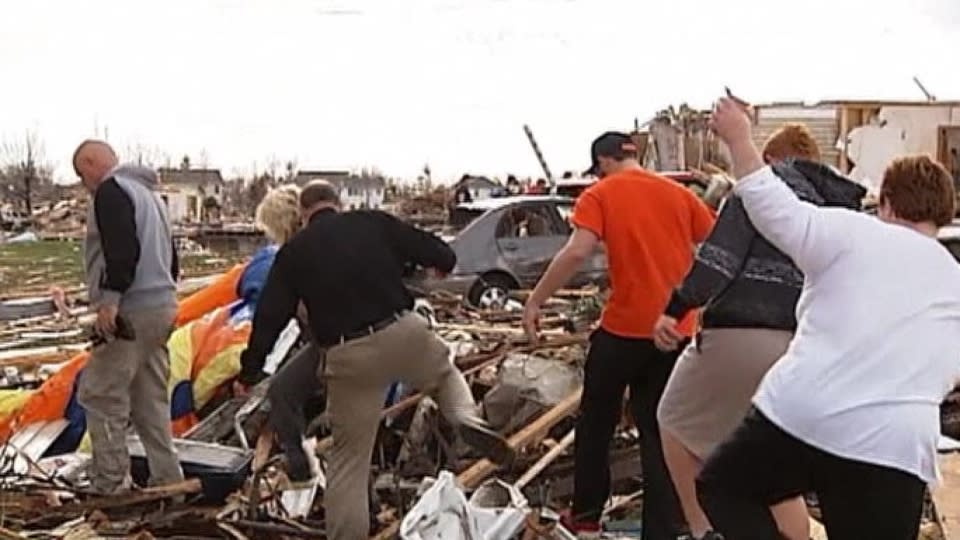 Tornado destroys Washington, Illinois