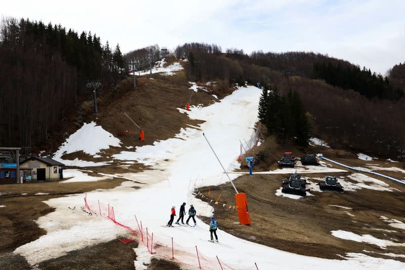 Italy's ski industry fires cannons against climate change