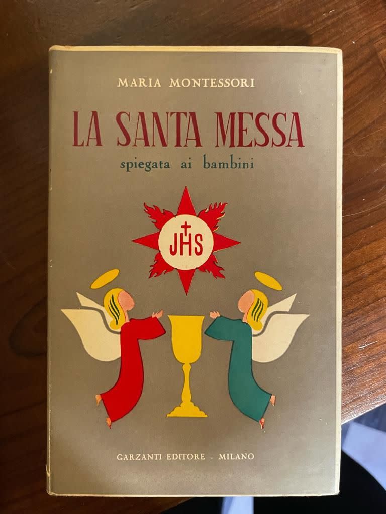 Meloni le regaló a Francisco un libro sobre “La Santa Misa explicada a los niños” de la famosa pedagoga italiana Maria Montessori, de 1955