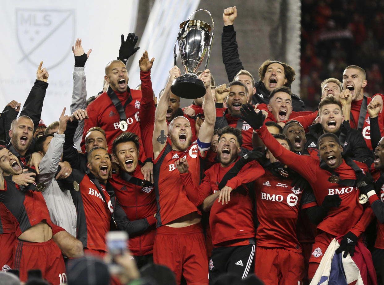 Michael Bradley lifts Toronto FC’s first MLS Cup. (Getty)