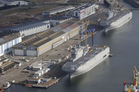 The two Mistral-class helicopter carriers Sevastopol (Bottom) and Vladivostok are seen at the STX Les Chantiers de l'Atlantique shipyard site in Saint-Nazaire, western France, May 25, 2015. REUTERS/Stephane Mahe