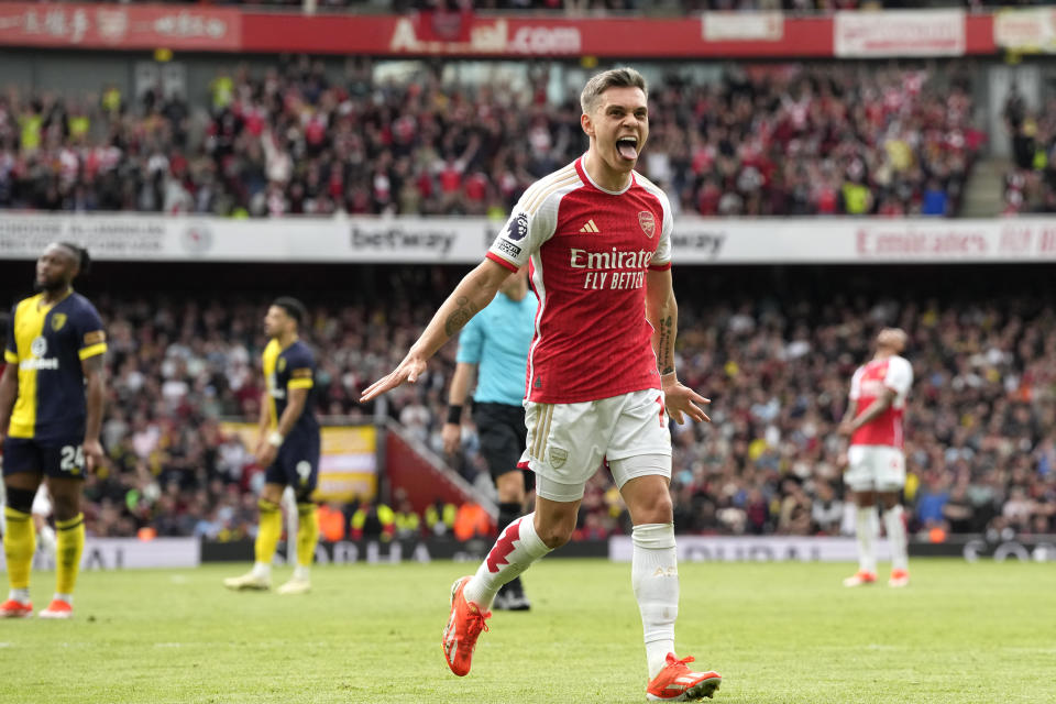 Arsenal keeps up Premier League title push with 30 win over Bournemouth