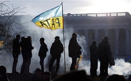 Pro-European integration protestors attend a rally at Independence Square in Kiev, December 14, 2013. REUTERS/Marko Djurica