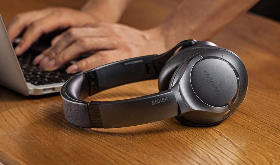 Save 25% on the Anker Soundcore Life Q20 Bluetooth Headphones. Image via Amazon.