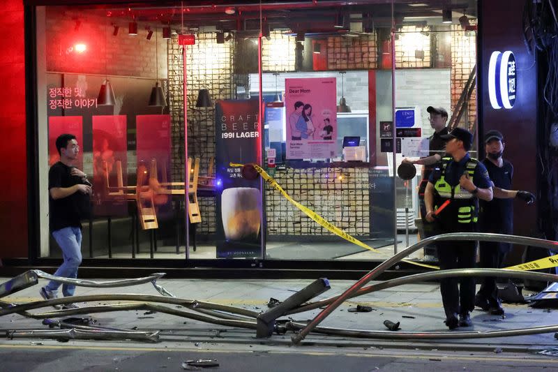 Scene of car accident that resulted in several people killed and injured in central Seoul