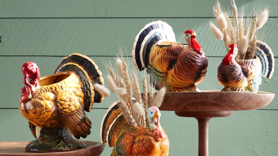 turkey vases filled with wheat