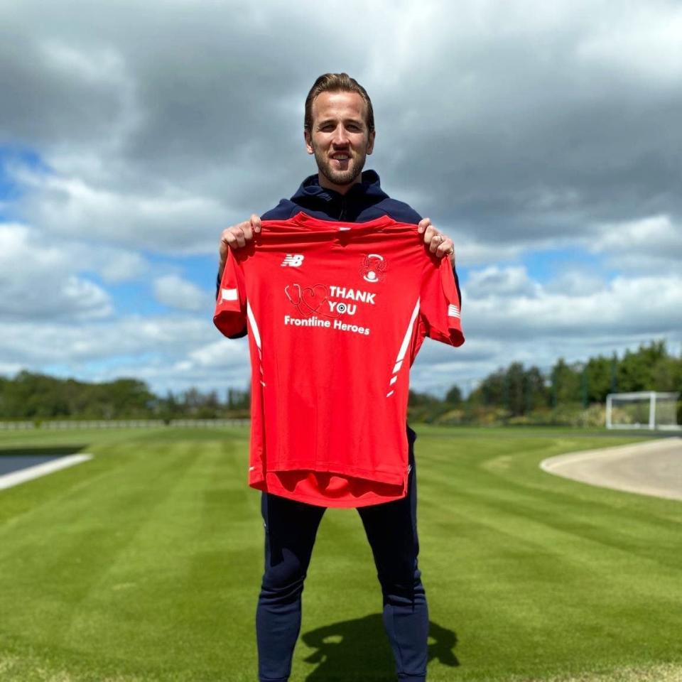 Harry Kane holds a Leyton Orient shirt