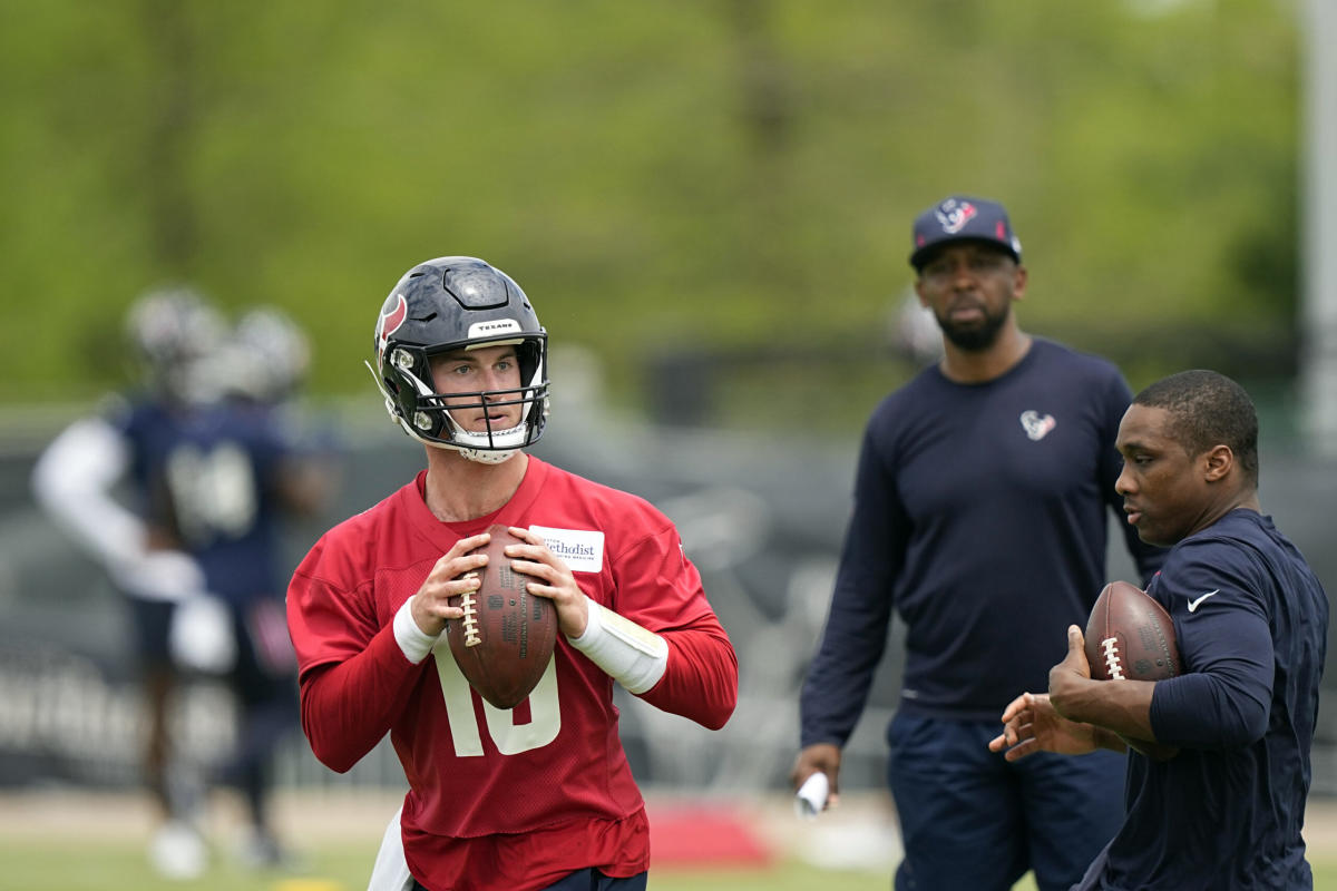 Houston Texans Coach Lovie Smith Defends QB Davis Mills, Pep