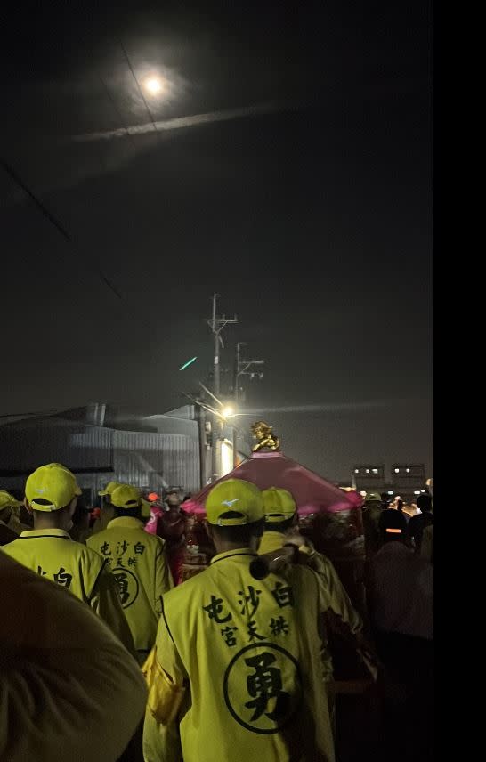 白沙屯媽祖24日凌晨從雲林北港朝天宮起駕回鑾，一路急行軍，從深夜走到黎明。(圖／翻攝自拱天宮臉書)