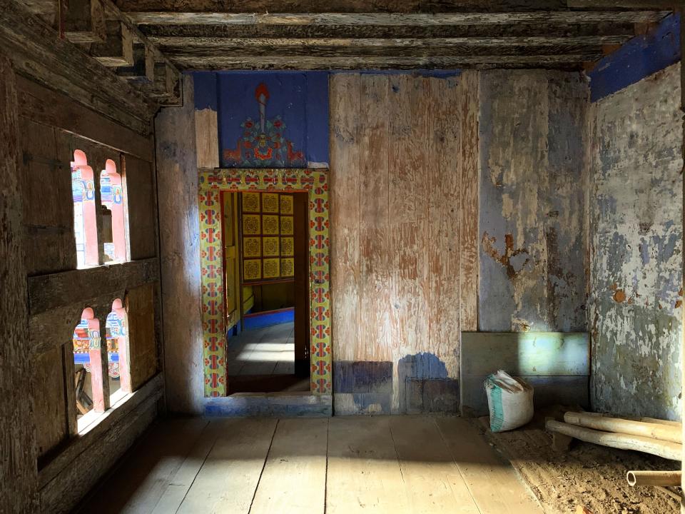 A view of the passage from the King's Chamber to the Queen's. To make the upper floors more accessible, an elevator will be located to the right of the passage.