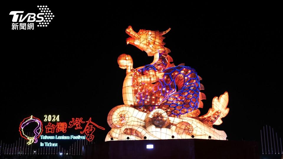 今年主燈為「龍來台灣」，由知名藝術家彭力真總監操刀設計與製作。(圖/臺南市政府提供)