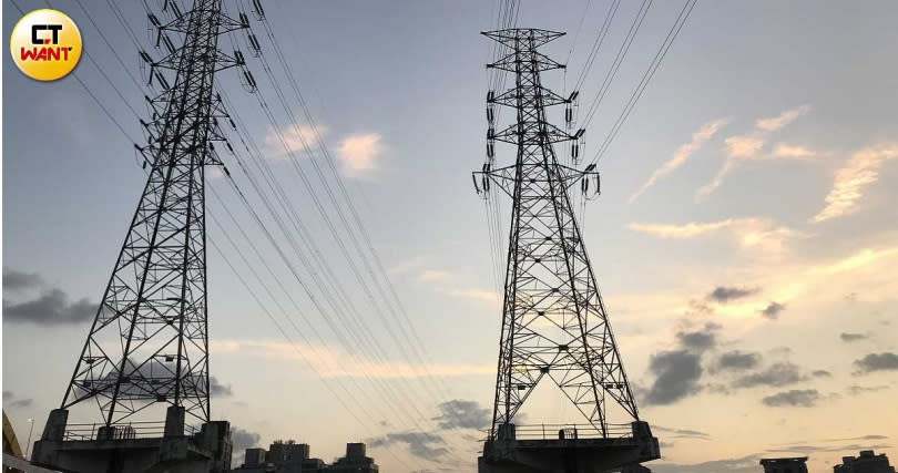 台灣近年發展高耗能產業，又要同時進行能源轉型，供電需求大的情況下，再生能源恐接替不上，讓民眾相當擔憂。（圖／李宗明攝）