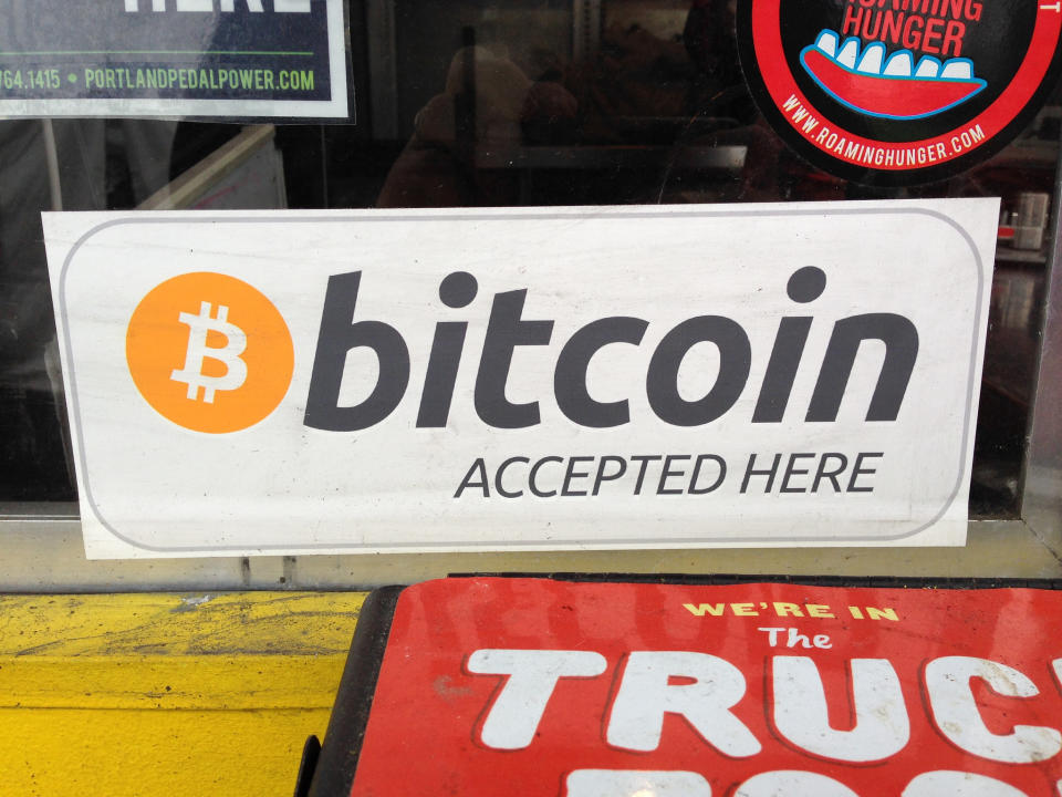 bitcoin accepted here sign