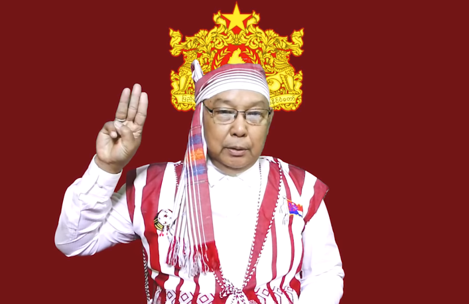 遭到罷黜的國會議員所指派的緬甸平行文人政府代理領袖曼溫凱丹(Mahn Win Khaing Than)(圖)，在藏匿地點首度對民眾發表演說，誓言要「革命」推翻軍政府。(圖取自FB溫凱丹演說影片)
