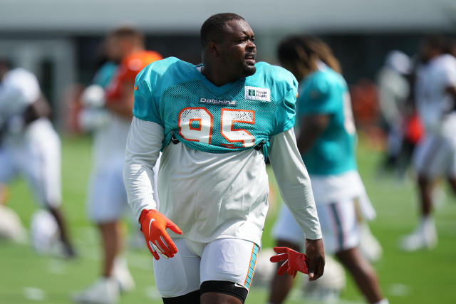 Lions claim former Dolphins DT Benito Jones