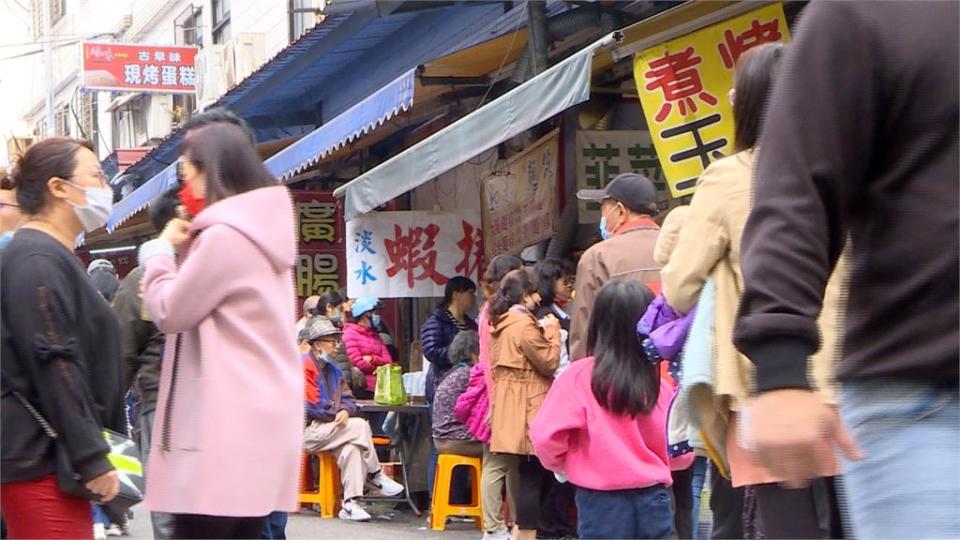 初三走春！淡海輕軌春節加班 彩繪列車吸引人潮