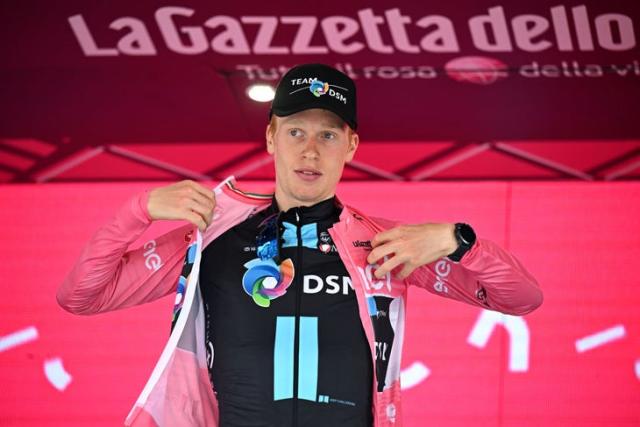 <span class="article__caption">Andreas Leknessund lost the pink jersey Sunday after five days atop the GC. (Photo by Stuart Franklin/Getty Images,)</span>