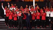 Japan Prime Minister Shinzo Abe poses with members of Team Japan during the Closing Ceremony. Pic: Getty