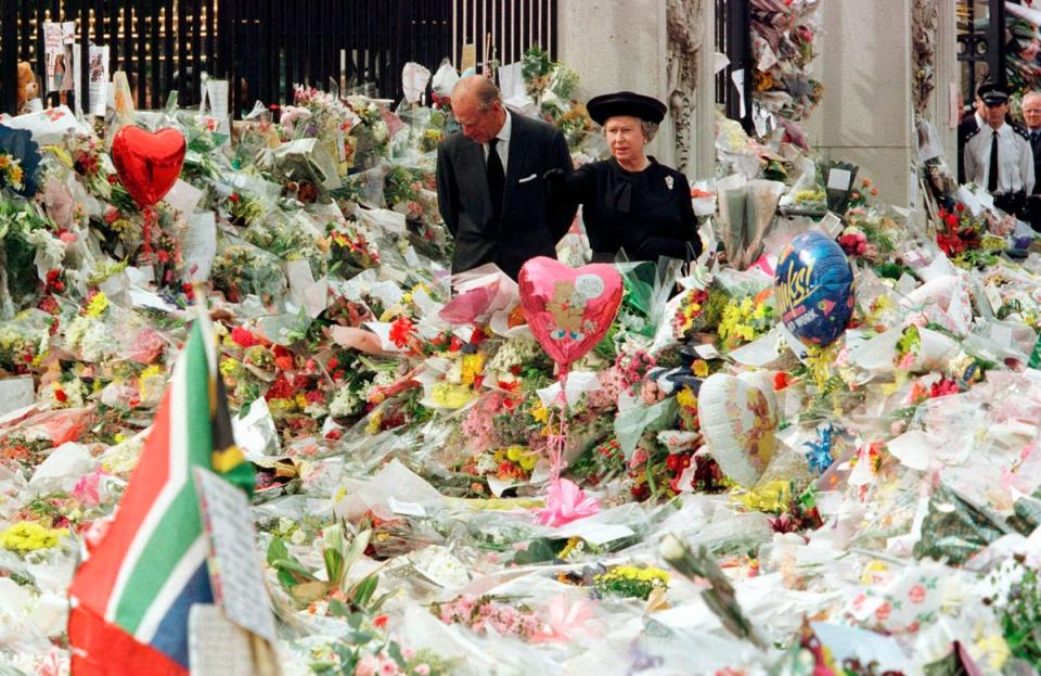 La muerte de la princesa de Gales fue un momento peligroso para la Casa de Windsor (1997 AP)