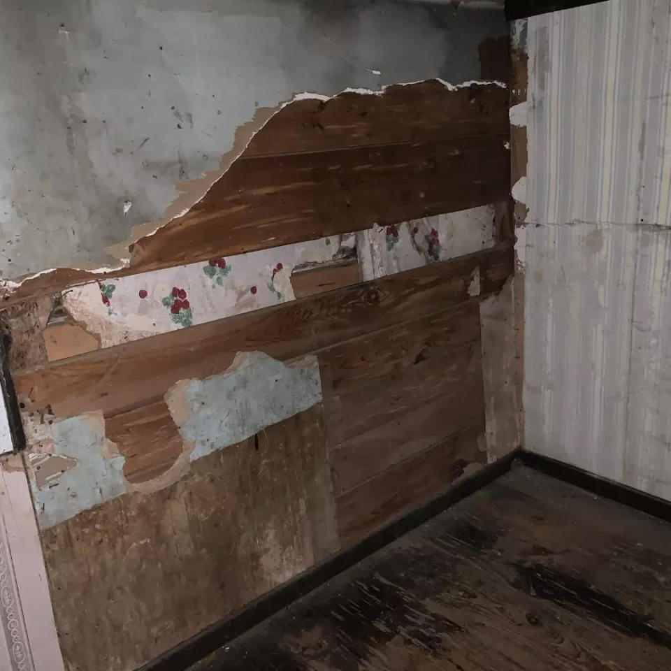 The interior of a slave cabin at the Magnolia Plantation. (Curtis Bunn / NBC News)