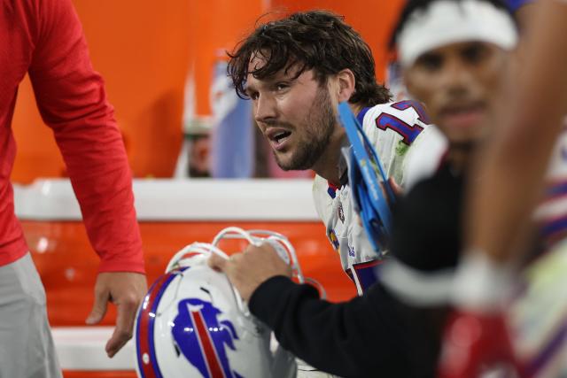 Josh Allen injury: Buffalo Bills quarterback slow to get up after losing  fumble - Yahoo Sports