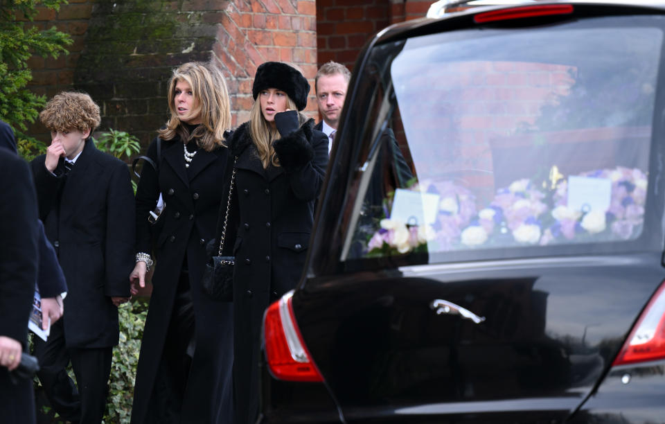 Billy Draper, Kate Garraway and Darcey Draper walk past the coffin. (Wireimage)