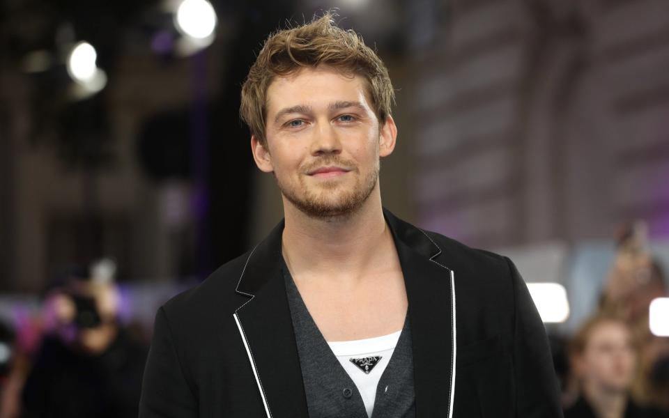 Ο Joe Alwyn είναι κανονικός στο Highgate