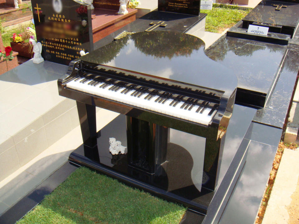 <p>“The husband of the deceased requested this design, as his late wife loved to play the piano.”</p>