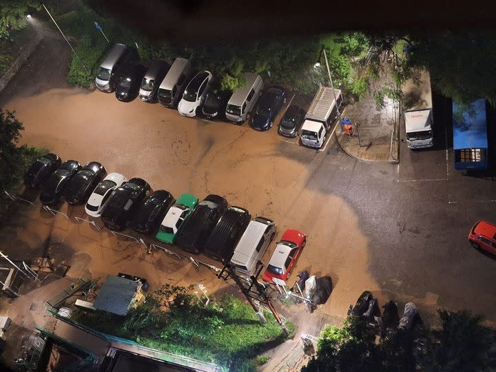 大埔漁角停車場出現嚴重水浸。（網上相片）