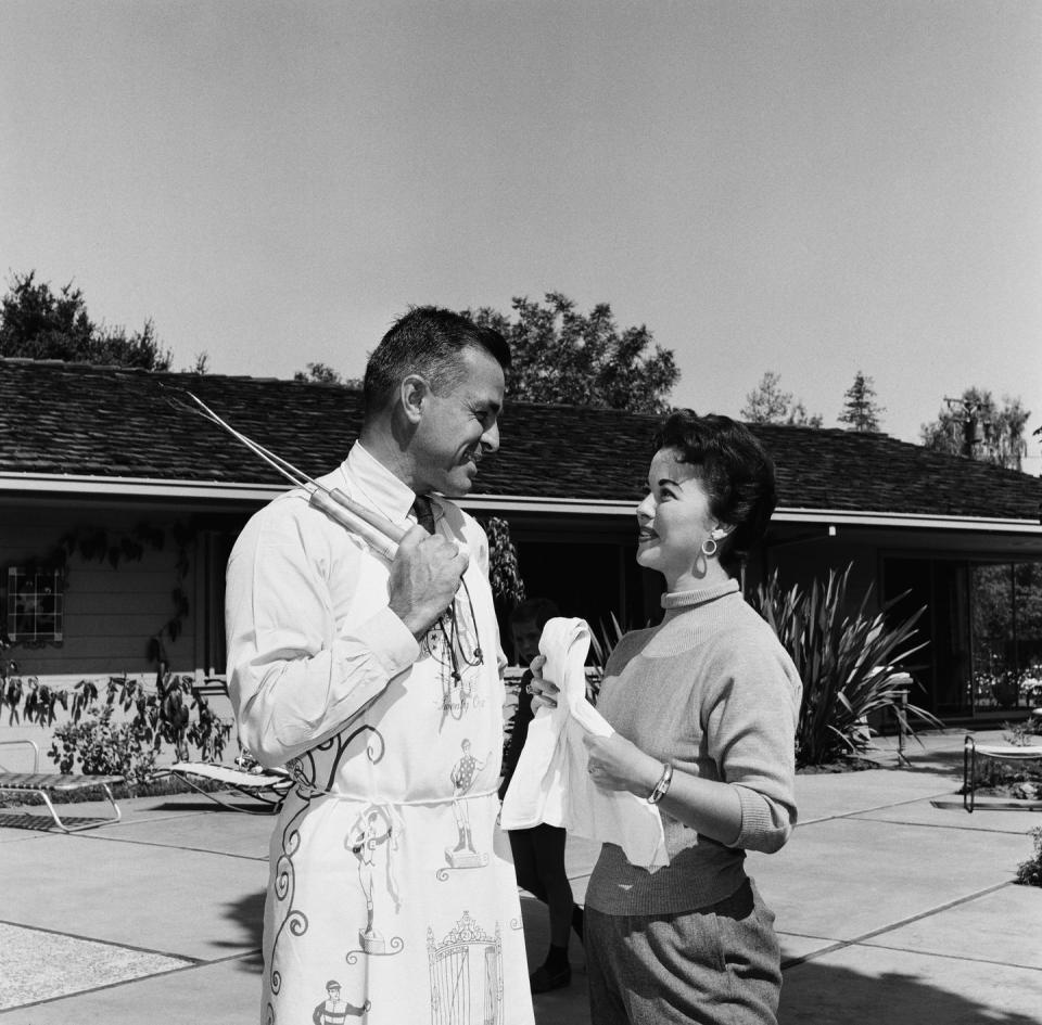 Rare Vintage Photos of Shirley Temple at Home