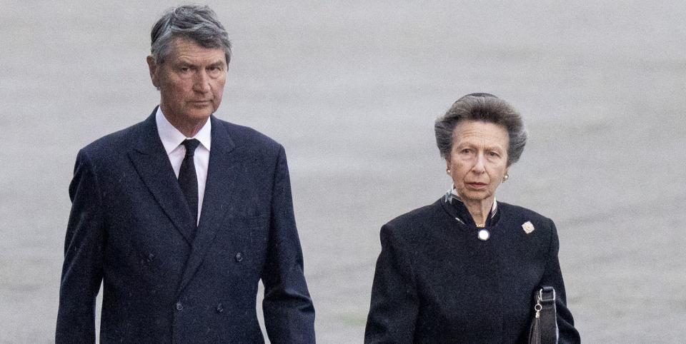 queen elizabeth ii's coffin is transferred to london