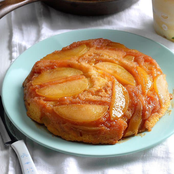 Upside Down Apple Cake With Butterscotch Topping Exps Srbz16 38376 B09 14 4b 9