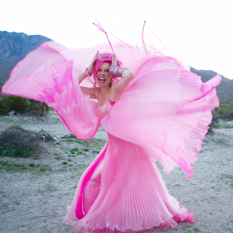 Toda una celebridad. Hay quienes nunca la habían descubierto, pero esta actriz está dando de qué hablar en Hollywood. Entre otras cosas, acaba de realizar una sesión de fotos con Paris Hilton, Ruby Rose, Ellen Von Unwerth y Beyoncé.