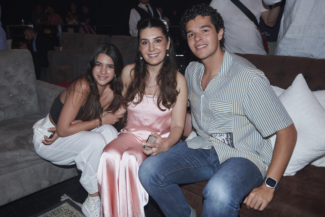 Julia Santamarina, Mayrín Villanueva y Eduardo Santamarina (ahora Zucchi) durante la presentación de la telenovela Nadie como tú en la que actúa Eduardo Santamarina (Crédito: Jaime Nogales/Medios y Media/Getty Images).