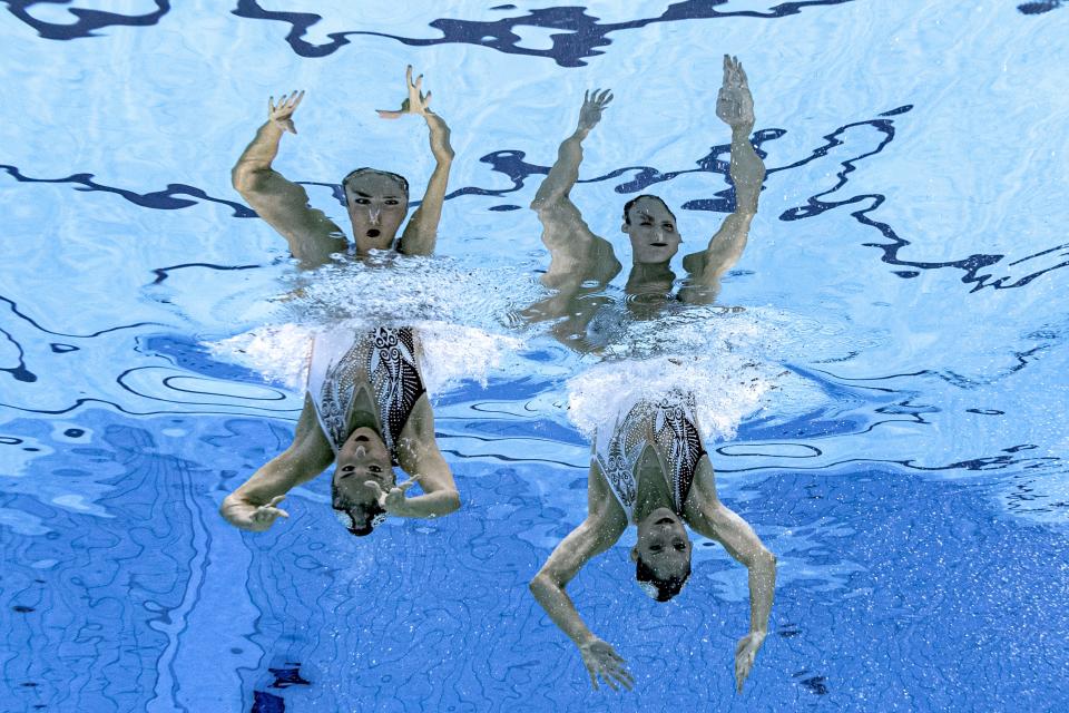 <p>TOPSHOT - An underwater view shows Mexico's Nuria Diosdado Garcia and Mexico's Joana Jimenez Garcia compete in the preliminary for the women's duet free artistic swimming event during the Tokyo 2020 Olympic Games at the Tokyo Aquatics Centre in Tokyo on August 2, 2021. (Photo by FranÃ§ois-Xavier MARIT / AFP) (Photo by FRANCOIS-XAVIER MARIT/AFP via Getty Images)</p> 