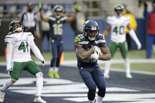 Russell Wilson throws four TDs as Seattle Seahawks rout winless N.Y. Jets