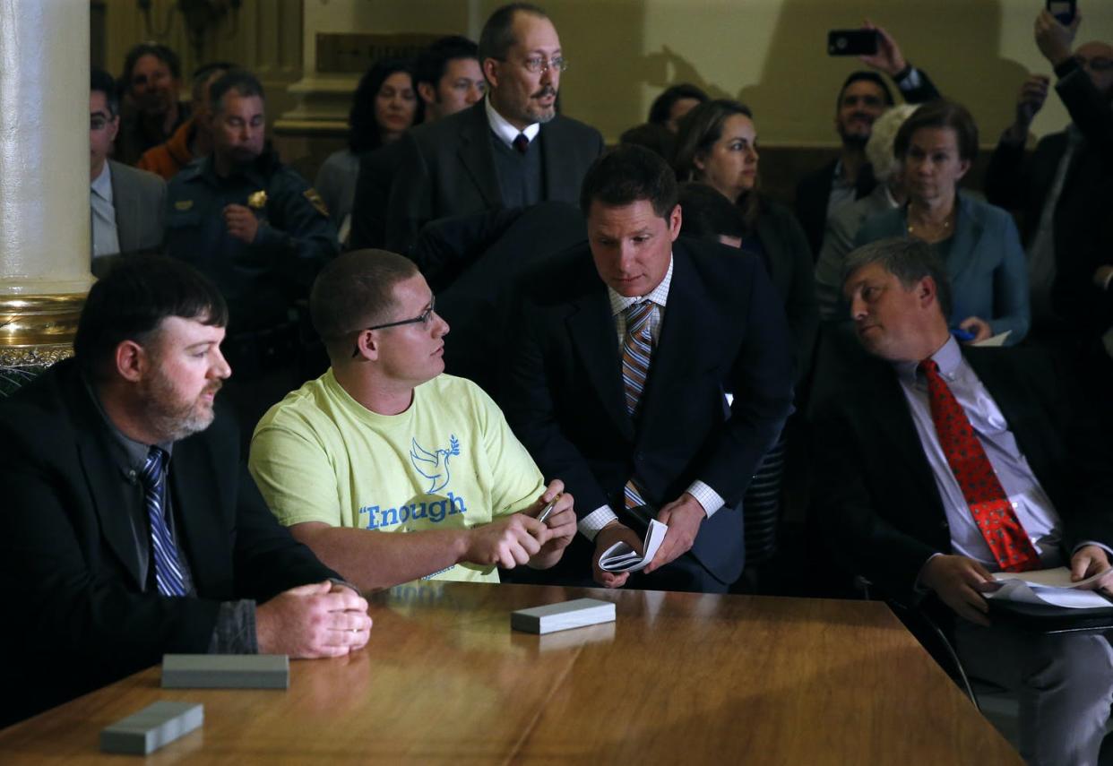 <span class="caption">On Dec. 19, 2016, Colorado elector Micheal Baca, in T-shirt second from left, cast his electoral ballot for John Kasich, though Hillary Clinton had won his state's popular vote.</span> <span class="attribution"><a class="link " href="http://www.apimages.com/metadata/Index/Electoral-College-Colorado/ee5369d0be464da3a3e24e38d975067f/3/0" rel="nofollow noopener" target="_blank" data-ylk="slk:AP Photo/Brennan Linsley;elm:context_link;itc:0;sec:content-canvas">AP Photo/Brennan Linsley</a></span>