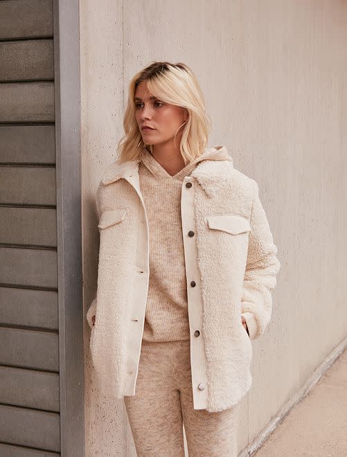 Tendance manteau femme : la fausse fourrure