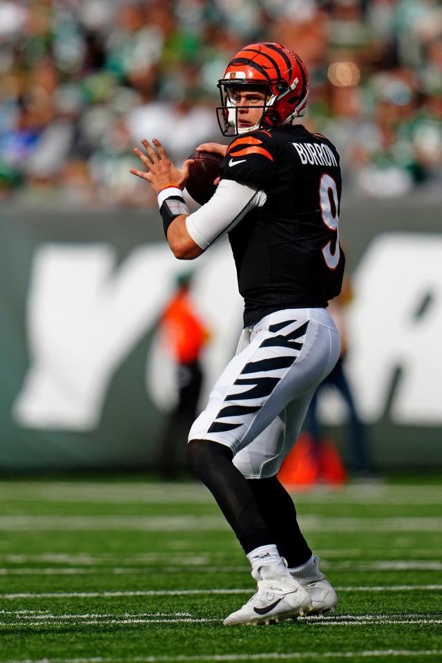 EAST RUTHERFORD, NJ - SEPTEMBER 25: Cincinnati Bengals quarterback