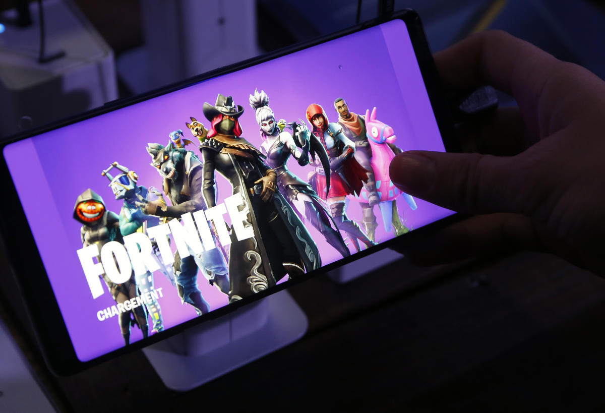 iTWire - App store battle royale – Apple pulls Fortnite from store, Epic  Games sues over fees