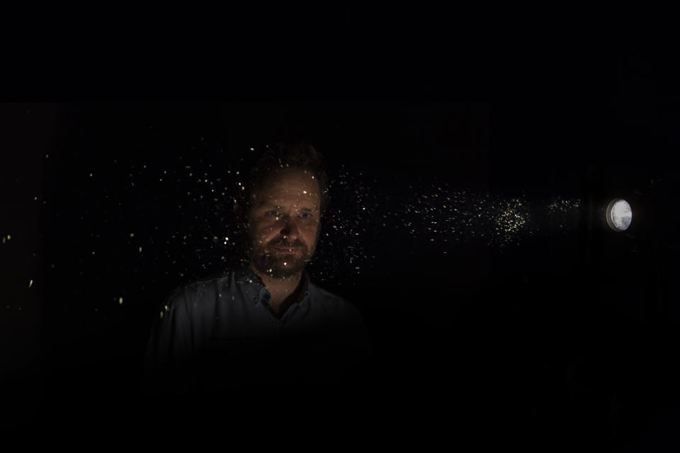 Tomas Saraceno, durante una presentación en el Museo del Arte Moderno en Buenos Aires. (Catalina Oquendo)