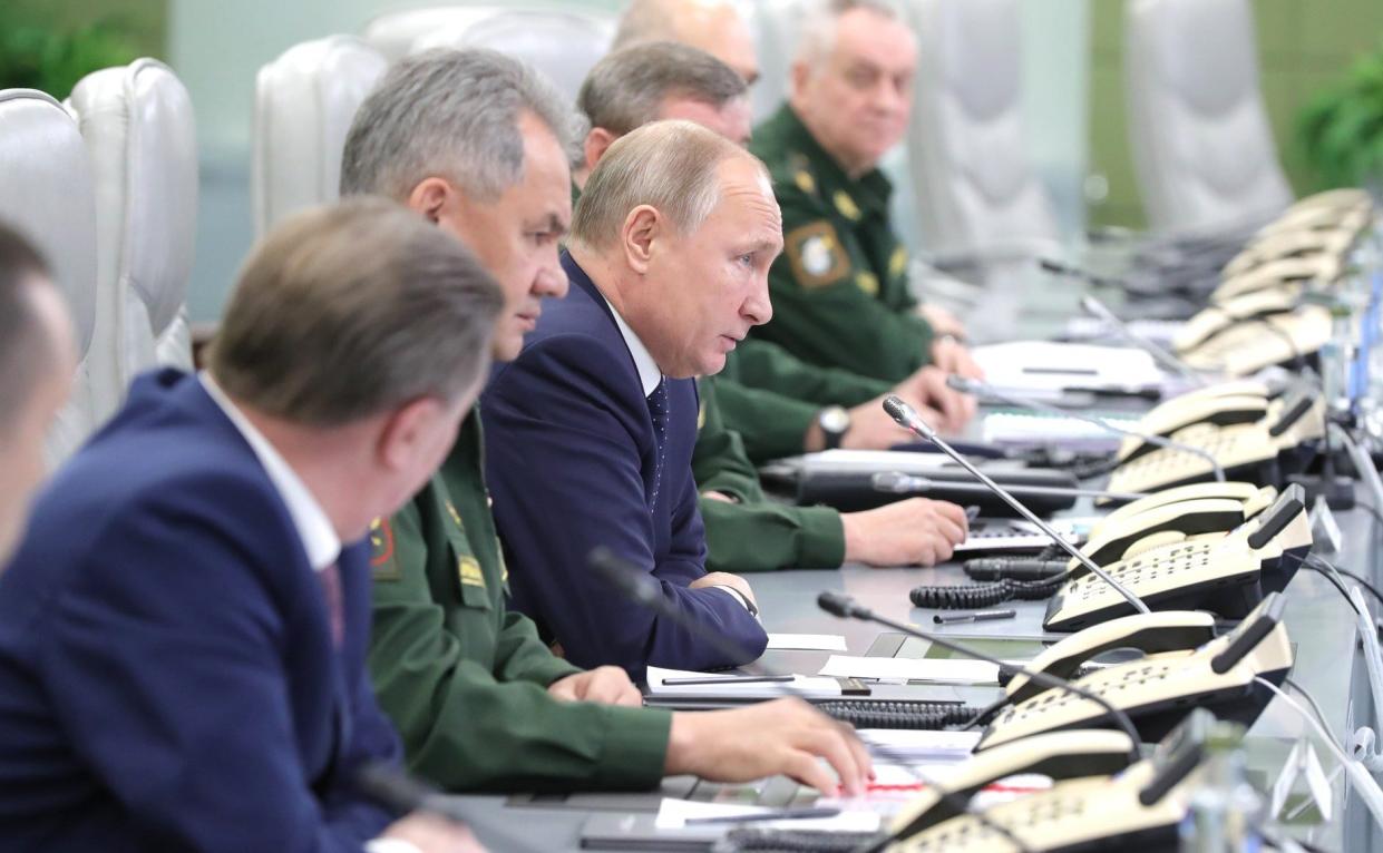 Der russische Präsident Wladimir Putin beim Launch der Hyperschall-Rakete des Typs "Avantgard" im Jahr 2018. - Copyright: picture alliance / Russian Look | Kremlin Pool