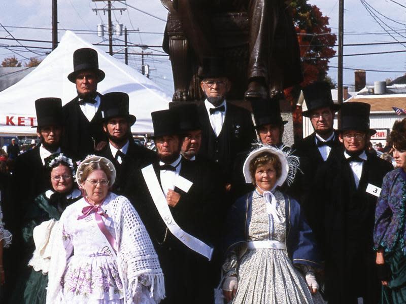 In Kostümen aus der Zeit Abraham Lincolns gedenkt seine Geburtsstadt Hodgenville in Kentucky regelmäßig dem berühmten US-Präsidenten. Foto: Kentuckytourism.com