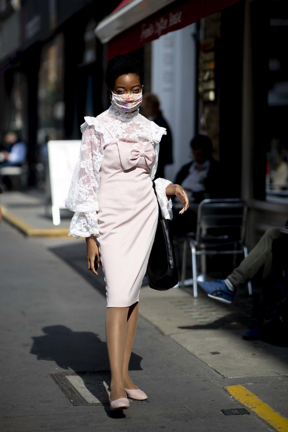 Ballerines et blouse en dentelle