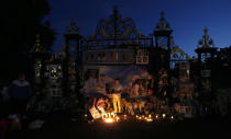 <p>Tributes, candles and flowers are laid by royal fans for the late Diana, Princess of Wales, outside Kensington Palace in London, Aug. 31, 2017. (Photo: Alastair Grant/AP </p>