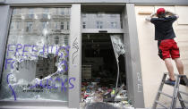 <p>A man works outside a shop that was looted during demonstrations at the G20 summit in Hamburg, Germany, July 8, 2017. (Photo: Fabrizio Bensch/Reuters) </p>