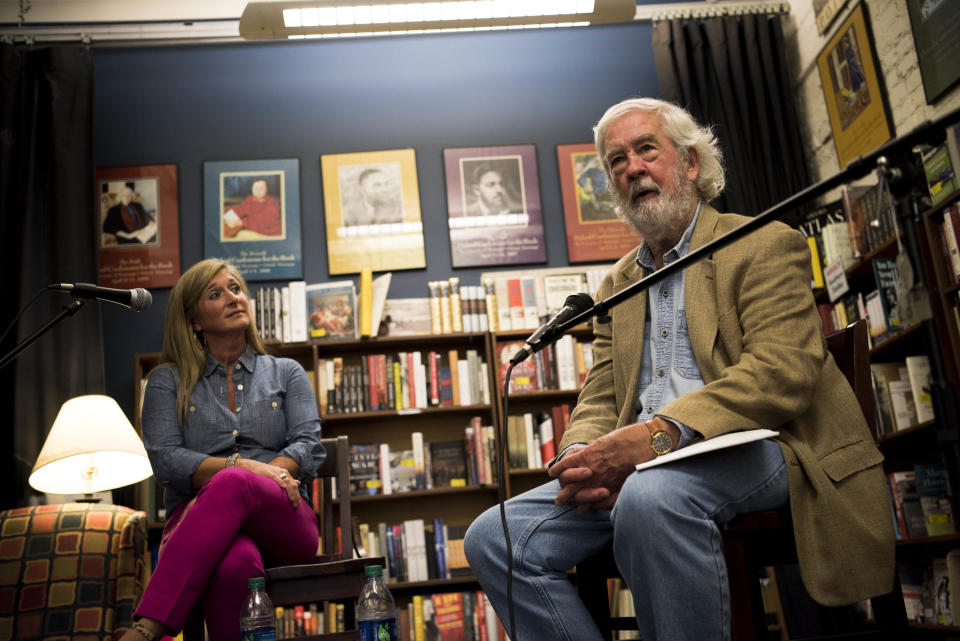 Journalist Curtis Wilkie asks questions of&nbsp;Mayor Robyn Tannehill.