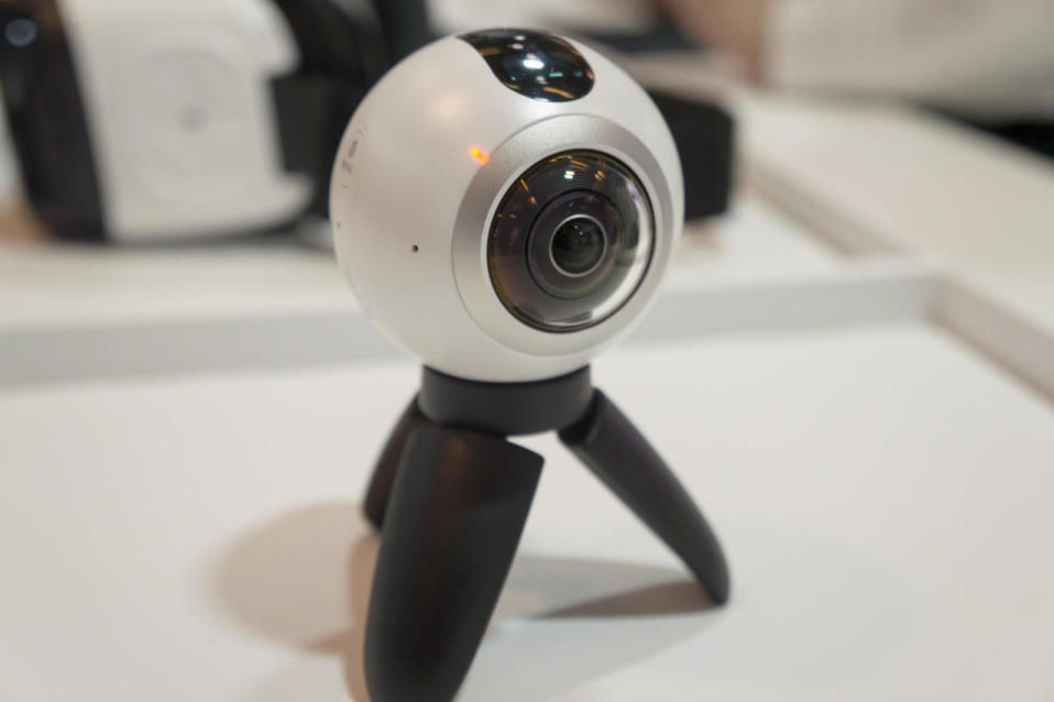 Gear 360 camera