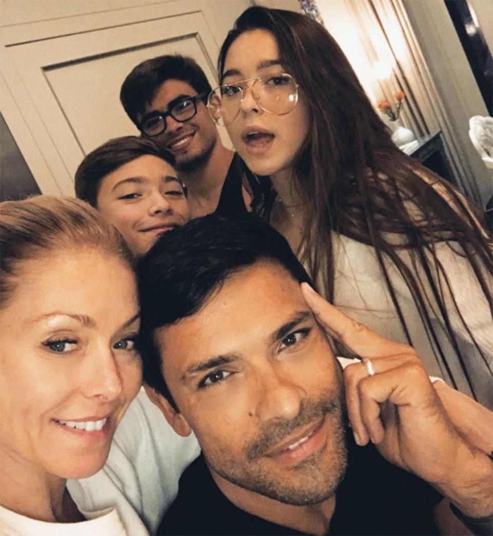 kelly ripa and mark consuelos familyCredit: Kelly Ripa/Instagram