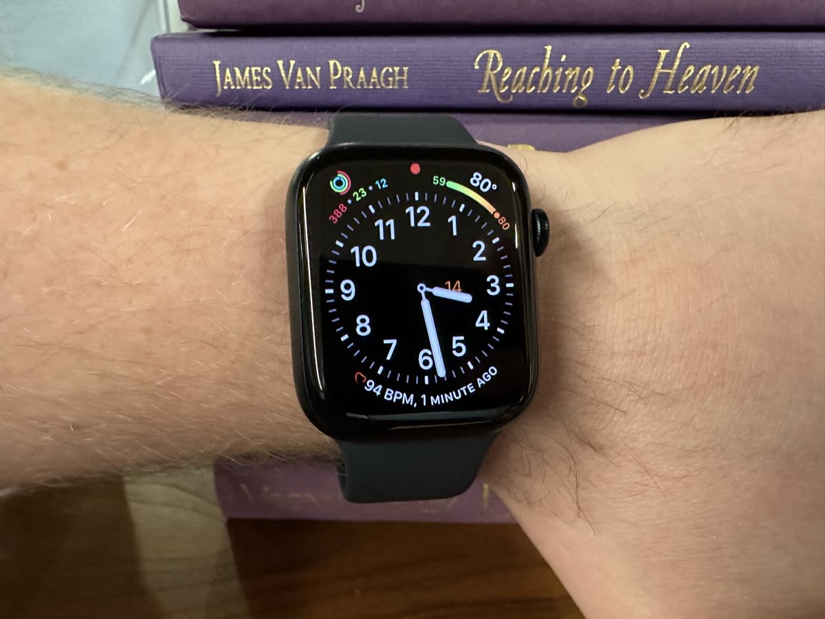 The Apple Watch Series 8 features the same look as the Series 7. (Image: Howley)